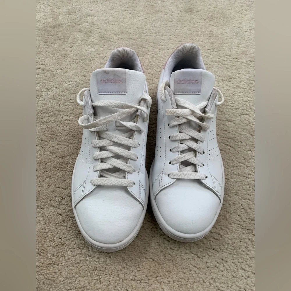 Adidas Women's Size 7.5 Advantage Casual Sneaker in White Pale Pink Cloudfoam